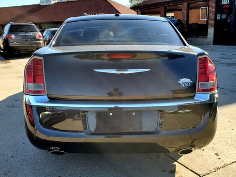 Used 2012 Chrysler 300 image 8