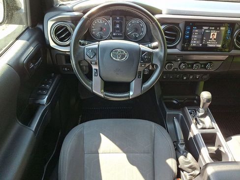 Used 2019 Toyota Tacoma TRD Sport w/ Technology Package AWD/4WD image 12