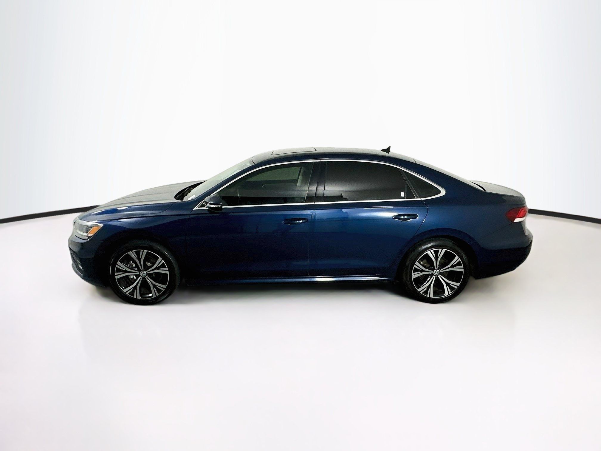 Used 2021 Volkswagen Passat 2.0T SE FWD image 4