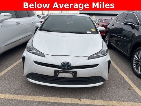 Used 2022 Toyota Prius LE image 2