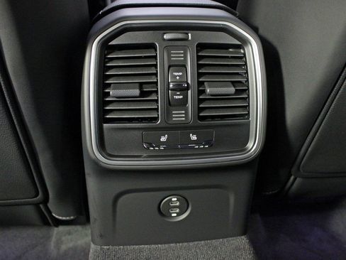 Certified 2026 Porsche Macan AWD/4WD image 37