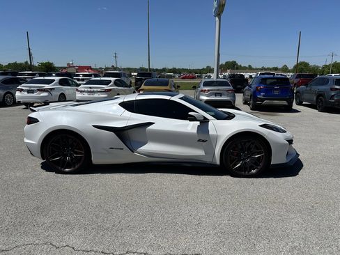 Used 2023 Chevrolet Corvette Z06 RWD image 4