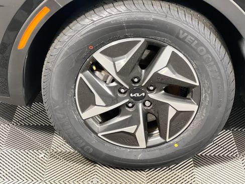 Certified 2023 Kia Sorento EX FWD image 13
