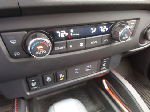 Used 2023 Nissan Frontier PRO-4X w/ Pro-4X Premium Package image 28