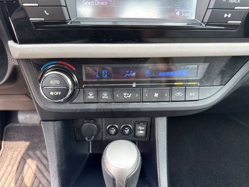 Used 2014 Toyota Corolla LE FWD image 22
