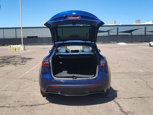Used 2023 Tesla Model Y Long Range image 11