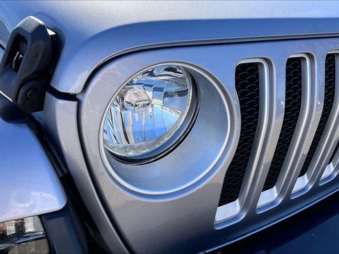 Used 2018 Jeep Wrangler Unlimited Sahara image 27