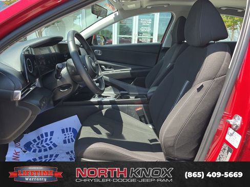 Used 2025 Hyundai Elantra SEL FWD image 4