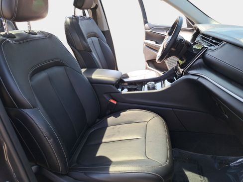 Used 2022 Jeep Grand Cherokee L Limited RWD image 11