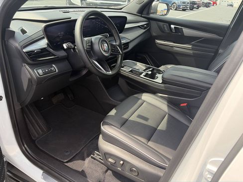 Used 2025 Buick Enclave Preferred FWD image 19