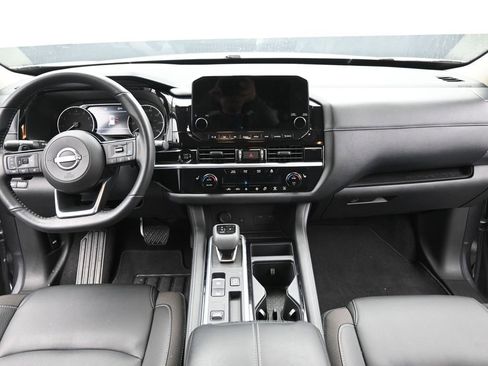 Used 2025 Nissan Pathfinder SL image 16