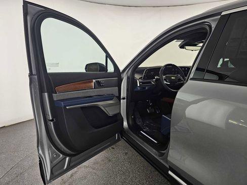 New 2026 Cadillac Vistiq Premium Luxury w/ LPO, Floor Liner Package image 20