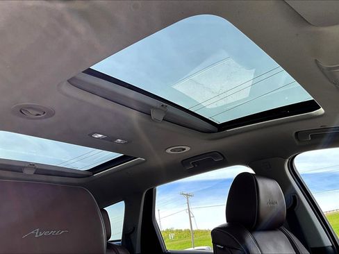 Used 2018 Buick Enclave Avenir w/ Avenir Technology Package FWD image 17