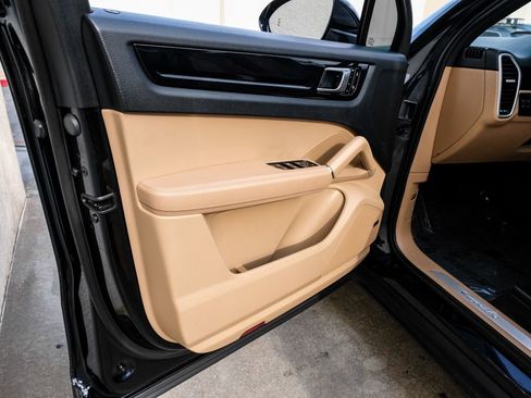 Used 2019 Porsche Cayenne AWD/4WD image 48