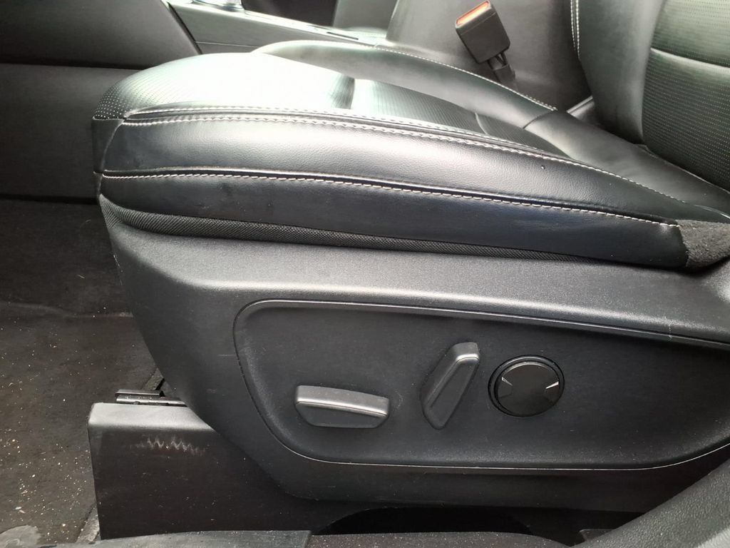 Used 2025 Ford Escape Platinum AWD/4WD image 16
