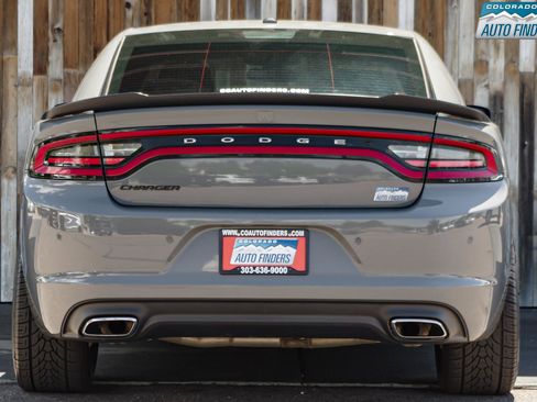 Used 2018 Dodge Charger SXT w/ Blacktop Package RWD image 5