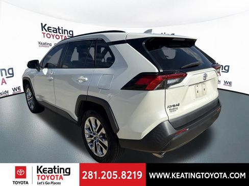 Used 2021 Toyota RAV4 XLE Premium FWD image 5