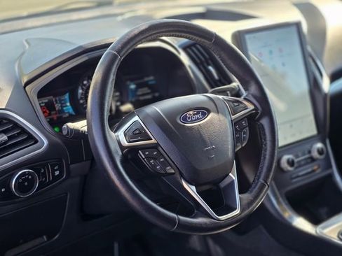 Used 2024 Ford Edge Titanium image 13
