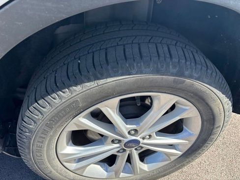 Used 2017 Ford Escape SE w/ Equipment Group 201A AWD/4WD image 8