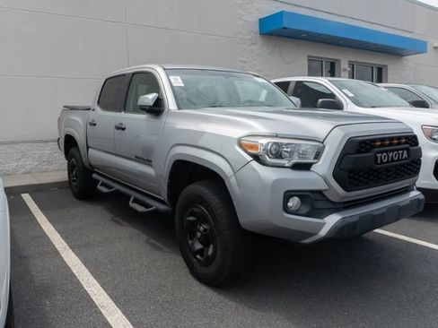Used 2016 Toyota Tacoma SR5 RWD image 3