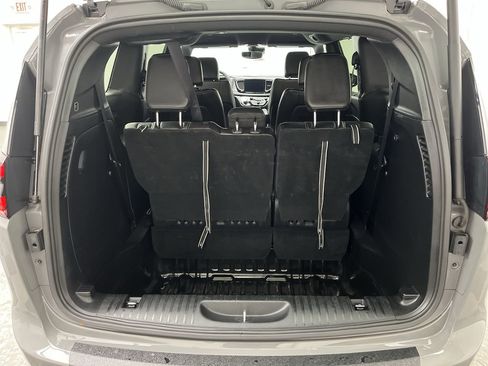 Used 2025 Chrysler Pacifica Select image 28