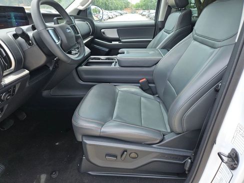 Used 2025 Ford Expedition Active AWD/4WD image 11