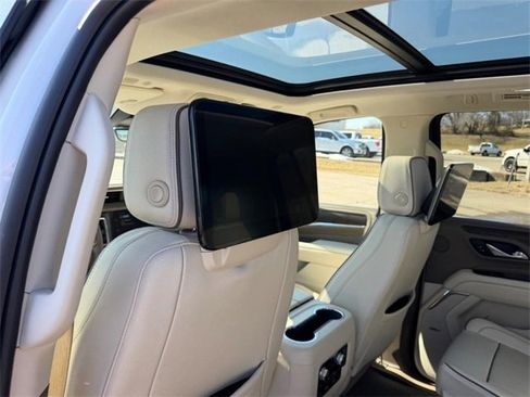 Used 2023 GMC Yukon XL Denali w/ Denali Reserve Package image 11