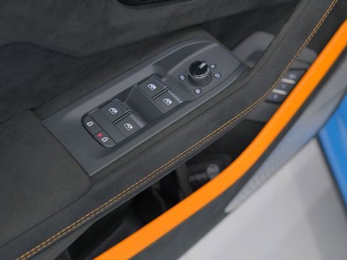 Used 2024 Lamborghini Urus Performante AWD/4WD image 56