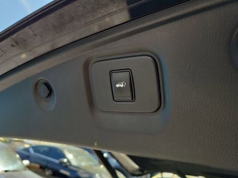 Used 2018 Nissan Pathfinder SL image 9