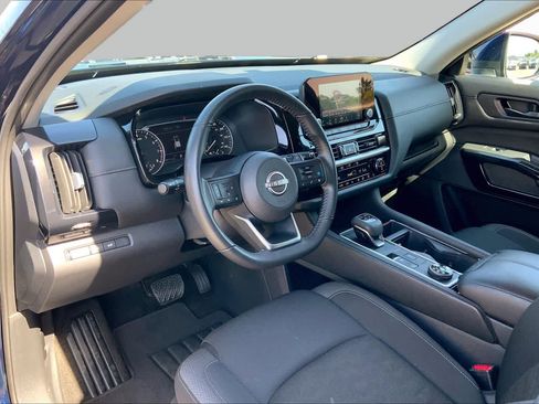 Used 2025 Nissan Pathfinder SV AWD/4WD image 16