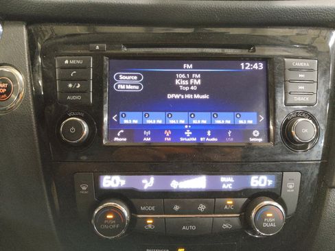 Used 2020 Nissan Rogue SV FWD image 25