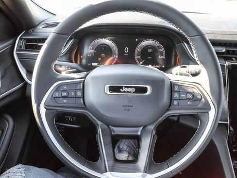 New 2025 Jeep Grand Cherokee Limited w/ Black Appearance Package image 26