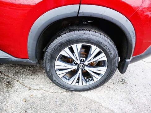 Used 2021 Nissan Rogue SV image 9