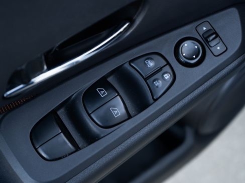 Used 2022 Nissan Kicks SR w/ Interior Electronics Package image 36