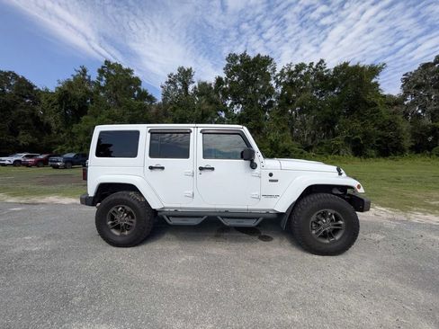 Used 2017 Jeep Wrangler Unlimited Sahara AWD/4WD image 2