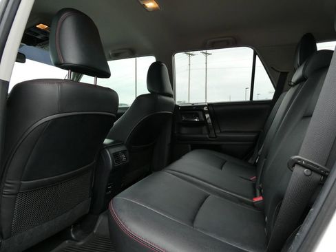 Used 2018 Toyota 4Runner TRD Off-Road Premium w/ TRD Performance Package AWD/4WD image 19