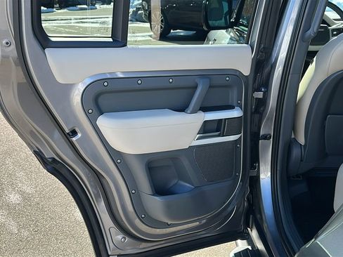 Used 2021 Land Rover Defender 110 SE image 20