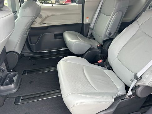 Used 2024 Toyota Sienna Limited AWD/4WD image 18