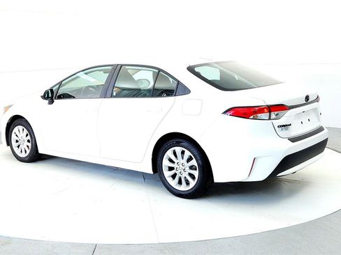 Certified 2022 Toyota Corolla LE w/ LE Convenience Package image 4