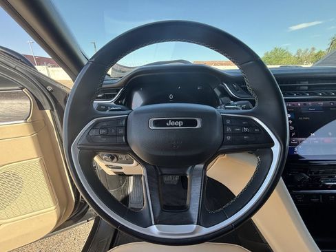 Used 2023 Jeep Grand Cherokee Limited w/ Trailer Tow Prep Group (B) RWD image 27