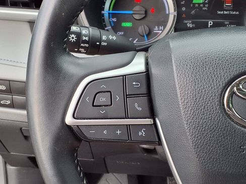 Used 2023 Toyota Highlander LE FWD image 32