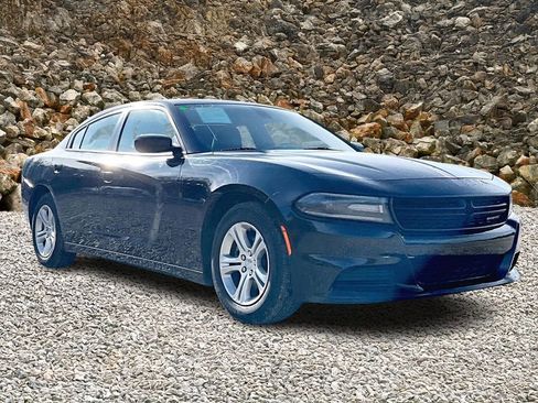 Used 2021 Dodge Charger SXT w/ Leather Interior Group image 9