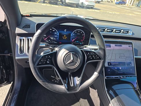 Used 2022 Mercedes-Benz S 580 4MATIC Sedan w/ AMG Line Package image 11