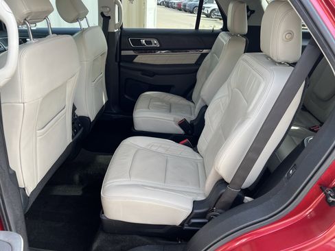 Used 2016 Ford Explorer Platinum image 35