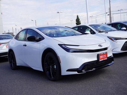 New 2026 Toyota Prius Plug-In Hybrid FWD image 10