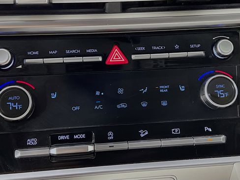 Used 2025 Hyundai Santa Fe SEL FWD image 26