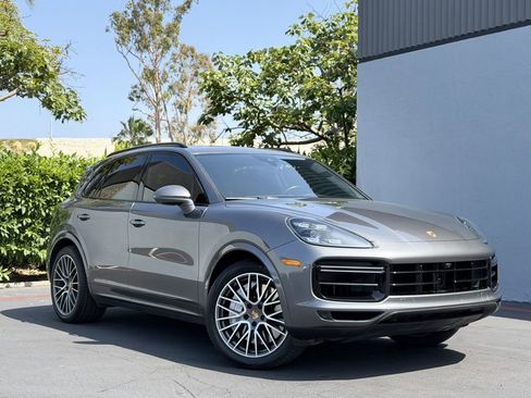 Used 2021 Porsche Cayenne Turbo AWD/4WD image 1