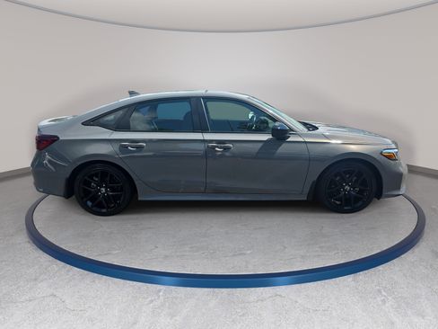 Used 2025 Honda Civic Sport image 4