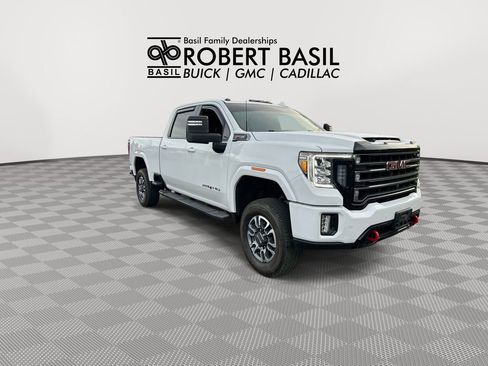Used 2022 GMC Sierra 2500 AT4 w/ AT4 Preferred Package AWD/4WD image 2