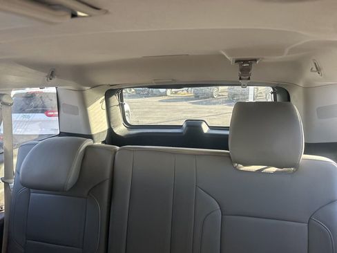 Used 2015 Chevrolet Suburban LT image 19